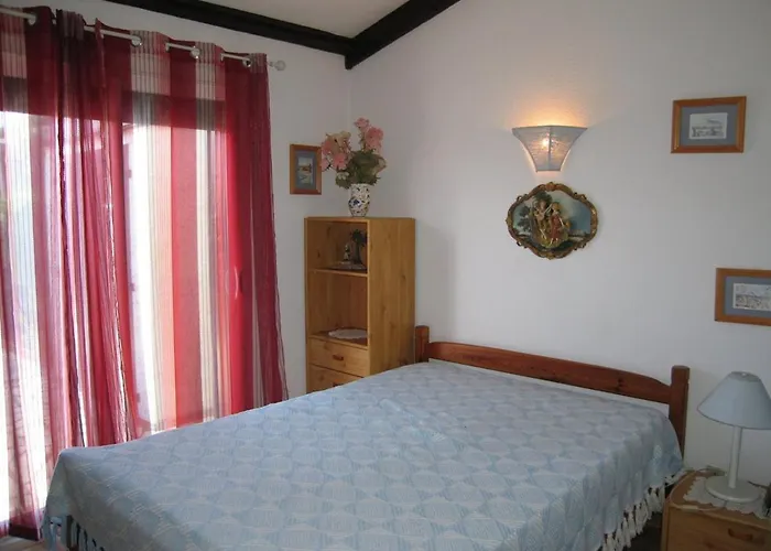 Jolie T3 Mezzanine Avec Veranda A Saint-cyprien, 6 Couchages, 900m De La Plage, Parking Prive - Fr-1-106-57 Willa