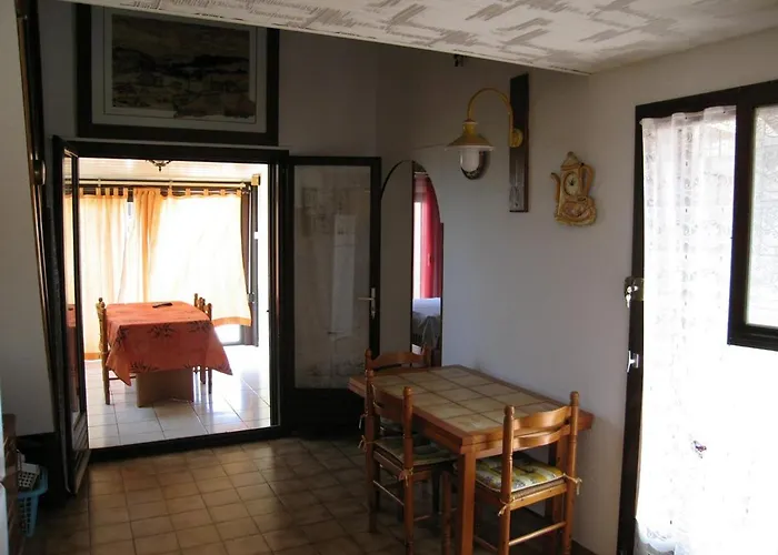 Jolie T3 Mezzanine Avec Veranda A Saint-cyprien, 6 Couchages, 900m De La Plage, Parking Prive - Fr-1-106-57 Willa