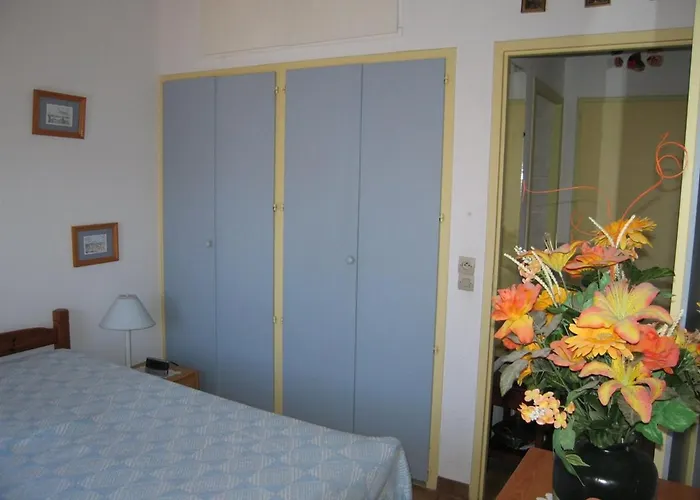 Jolie T3 Mezzanine Avec Veranda A Saint-cyprien, 6 Couchages, 900m De La Plage, Parking Prive - Fr-1-106-57 *